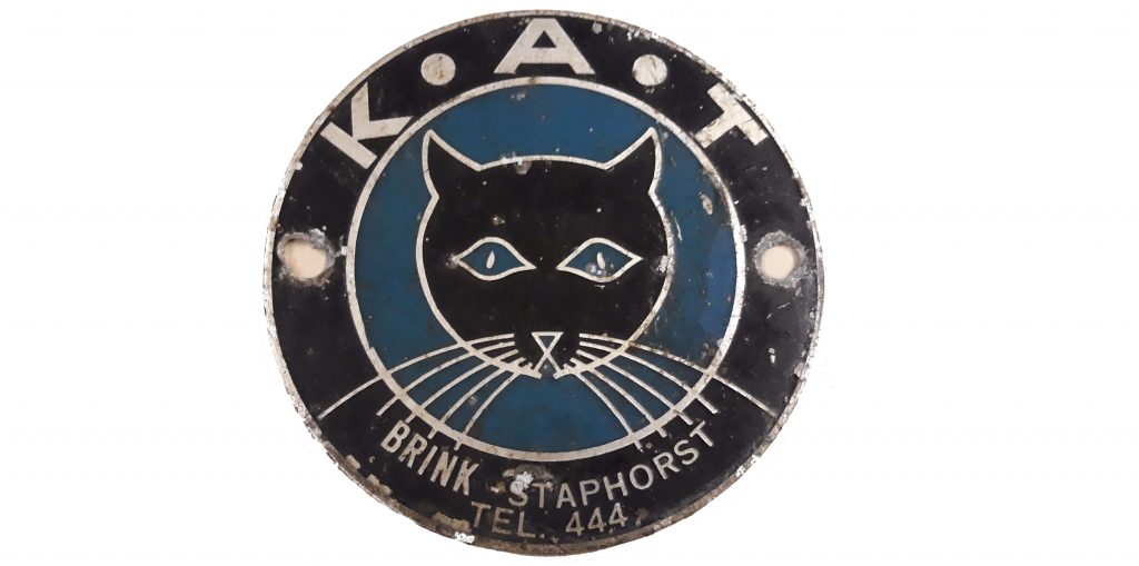 1946年，拖车公司搬到了Meppel，并以KAT为品牌生产拖车，真正实现了腾飞